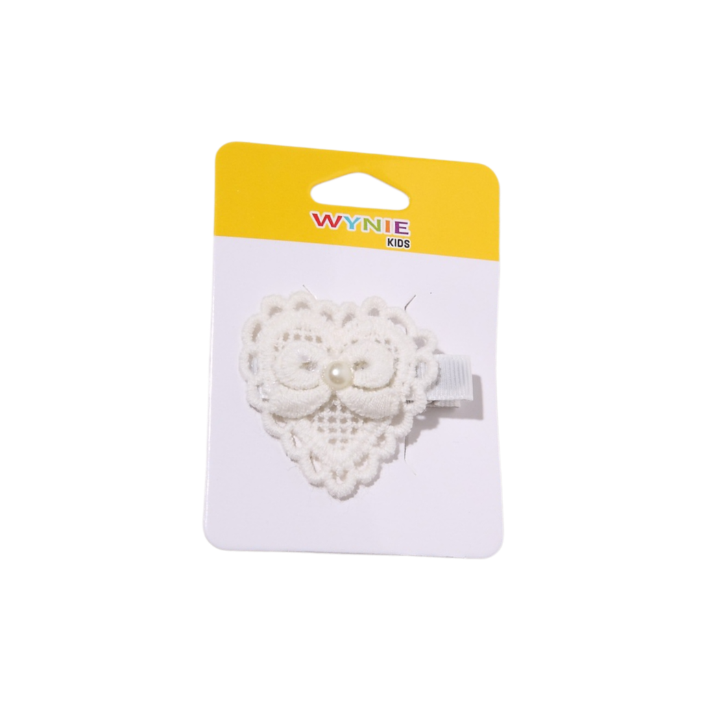 Pinza decorativa corazón bordado